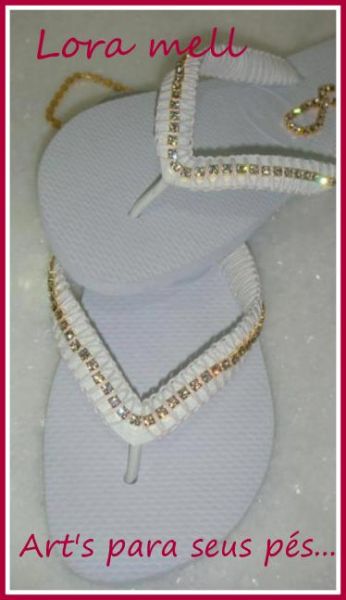 Havaianas branca com strass e macrame